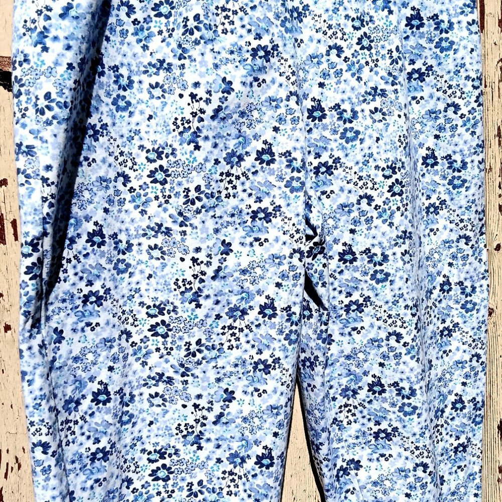 Chaus Crop Pants Side Zip Blue and White Floral Size 16 - Picture 7 of 10
